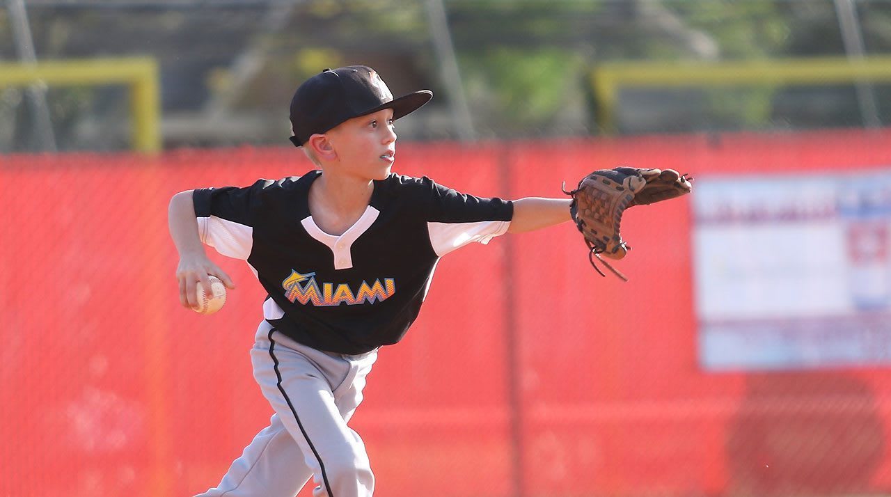 player throwing ball