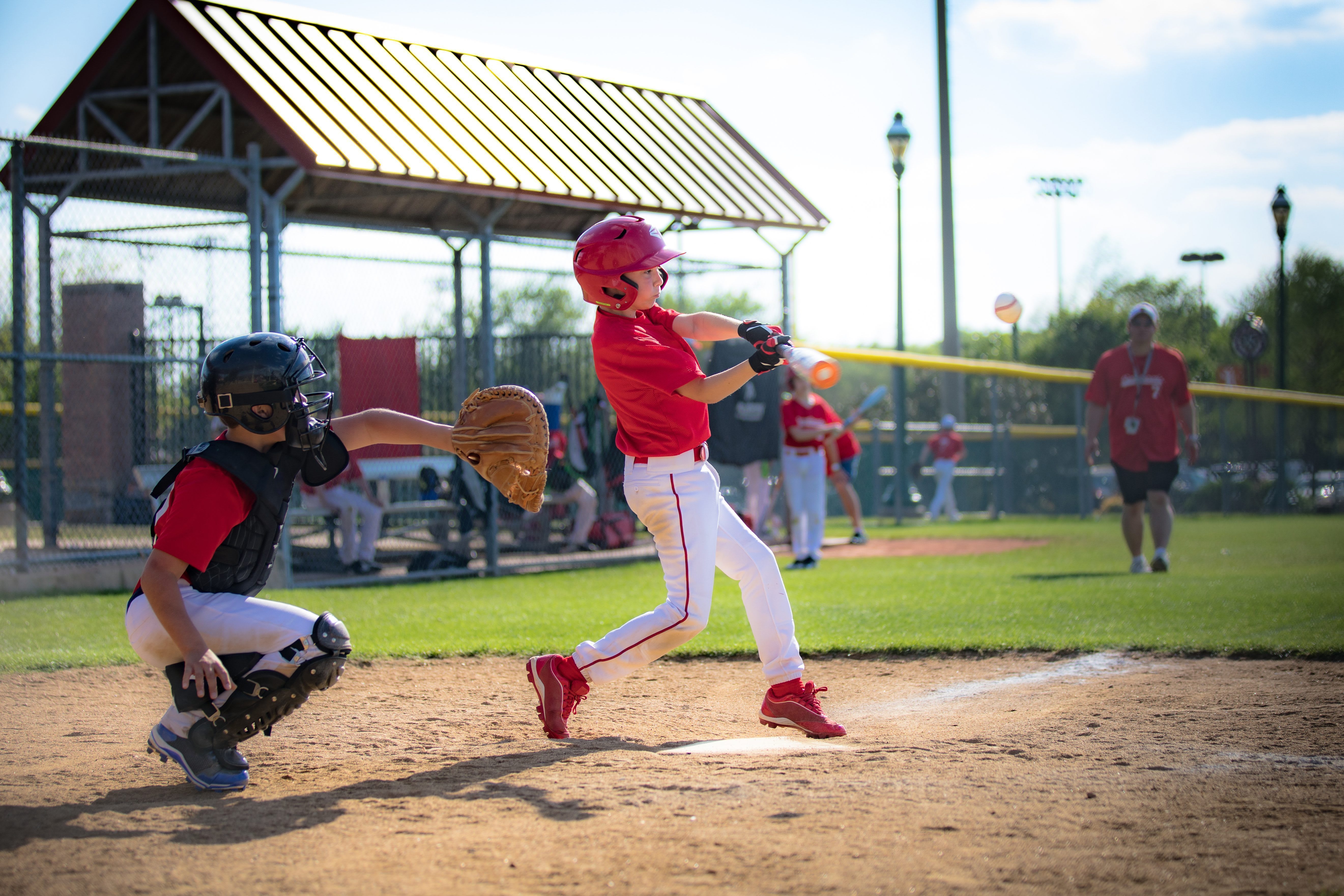 bb-player-hitting-ball