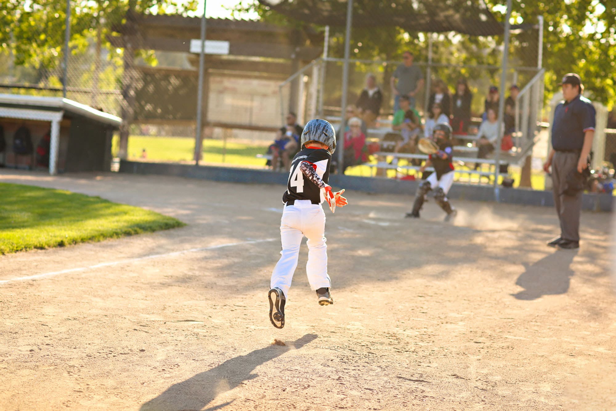bb-player-running-home
