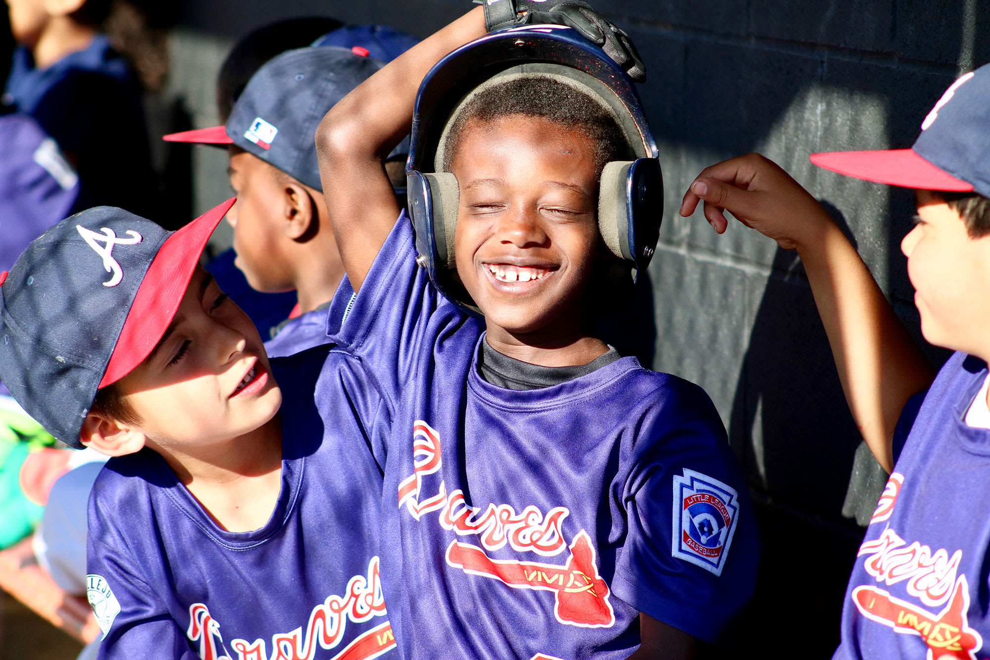 bb-players-having-fun-dugout