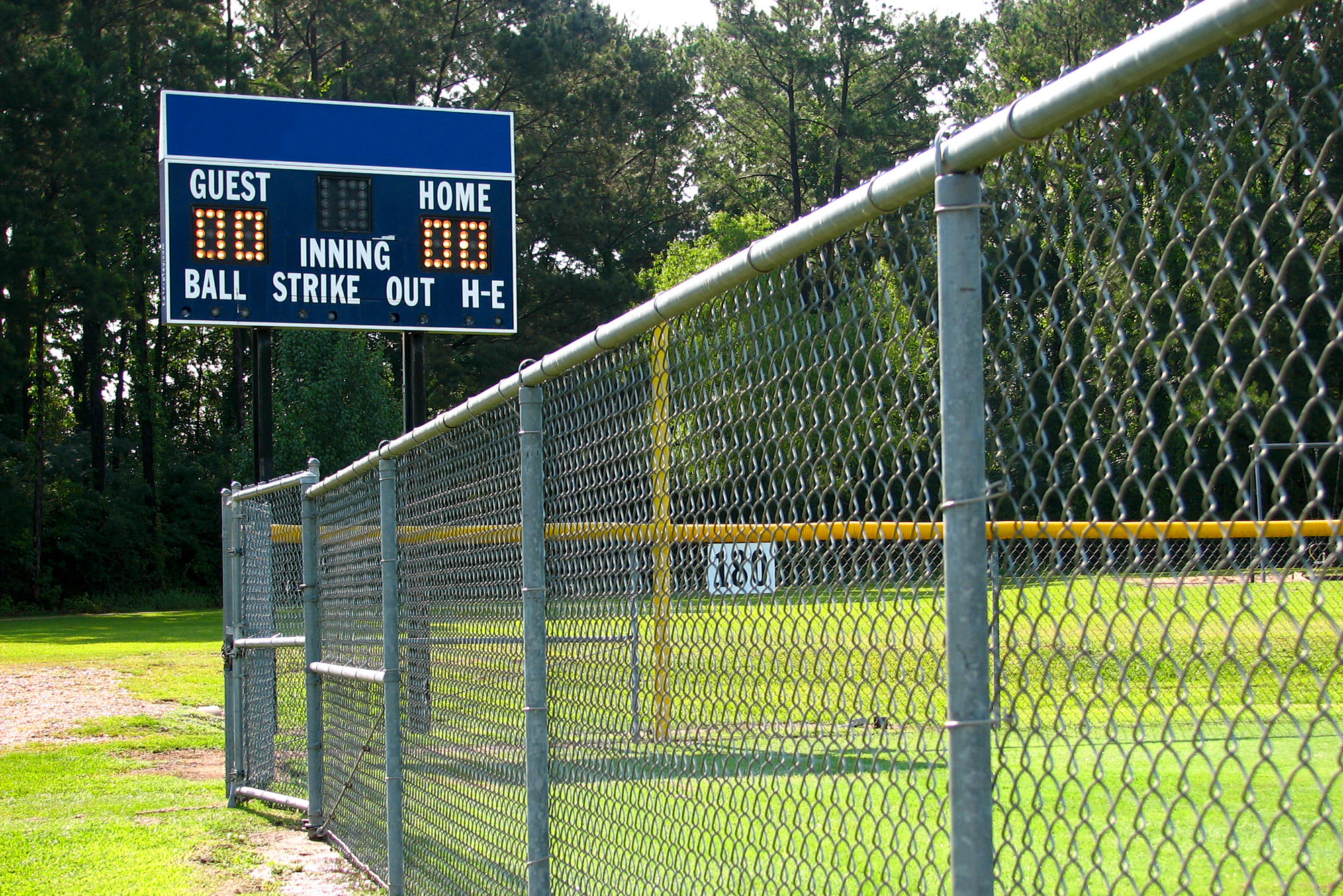 baseball-fence-scoreboard