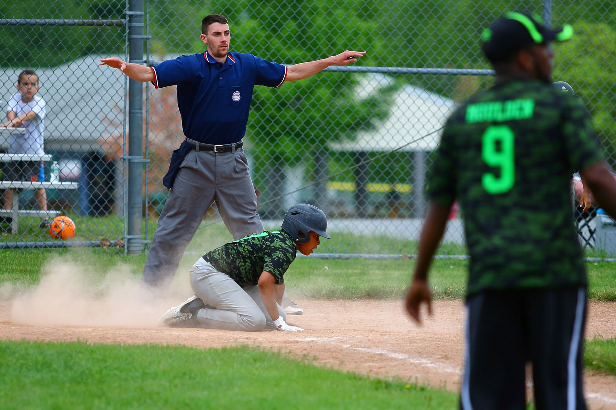 plate-umpire-safe-sign