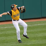 se player throwing ball