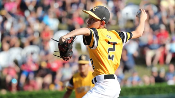 se player pitching