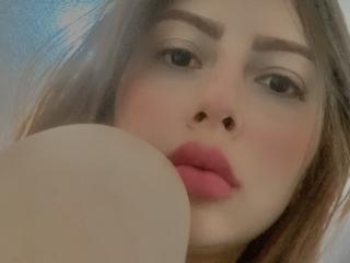 Viooletta69's Live Webcam Chat Room