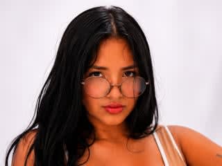 AlanaLuxe's Live Webcam Chat Room