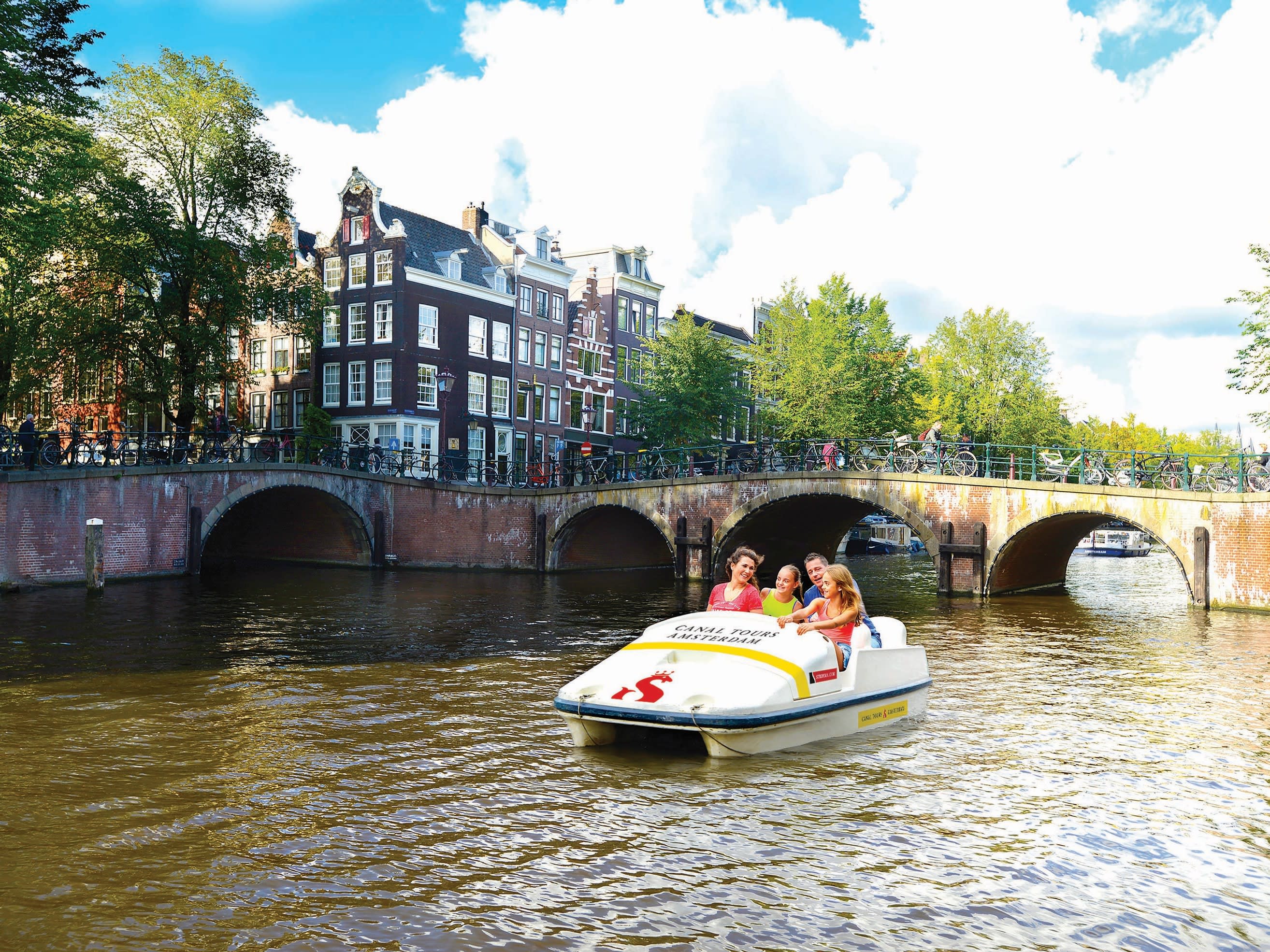 1 hour Pedal Boat from Rijksmuseum