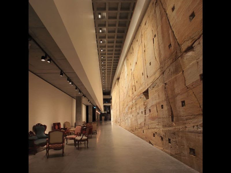 Mona Tour