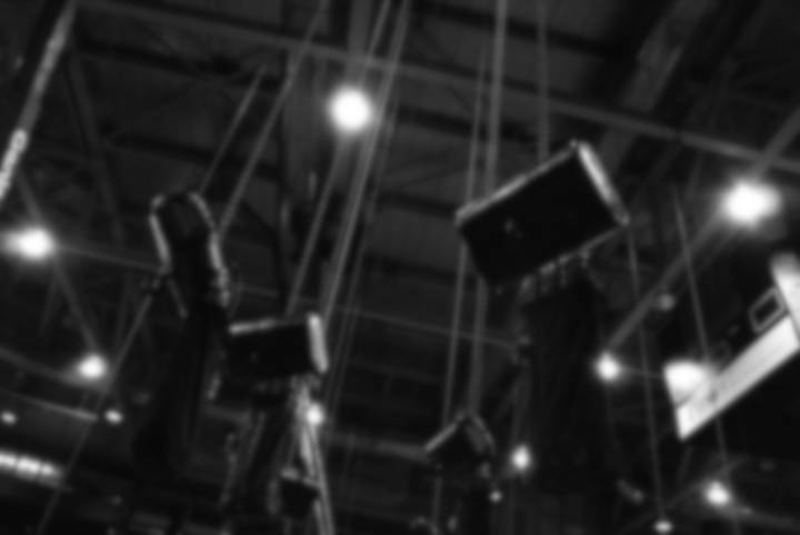 Line array rigging hardware