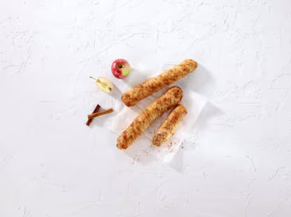 Apple pie börek with cinnamon