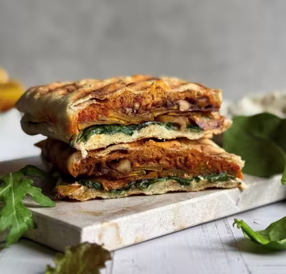 Denmark / B2C / Recipe List / Schiacciata med grillet butternutsquash, gedeost og rød pesto