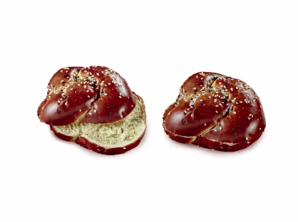 Laugen Brioche Knoten vorgeschnitten