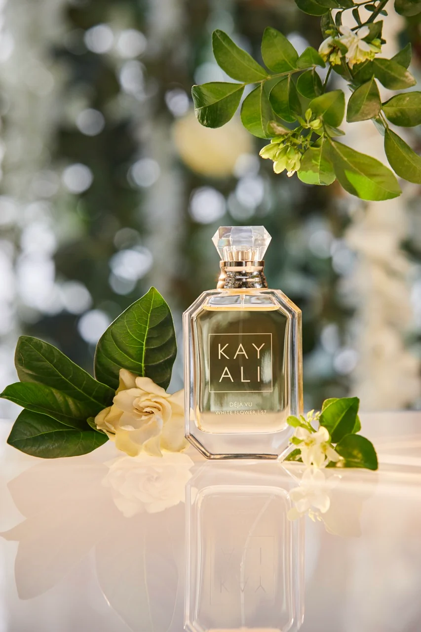 Déjà Vu White Flower 57