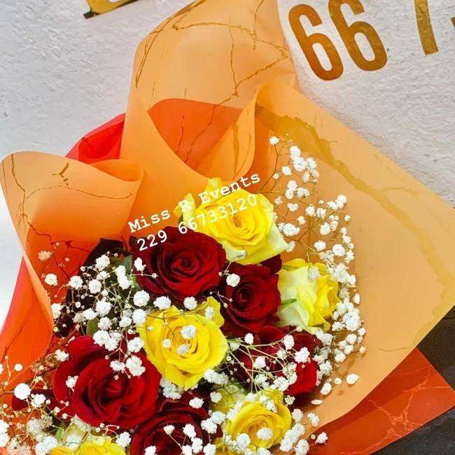 Bouquet roses rouges & jaunes