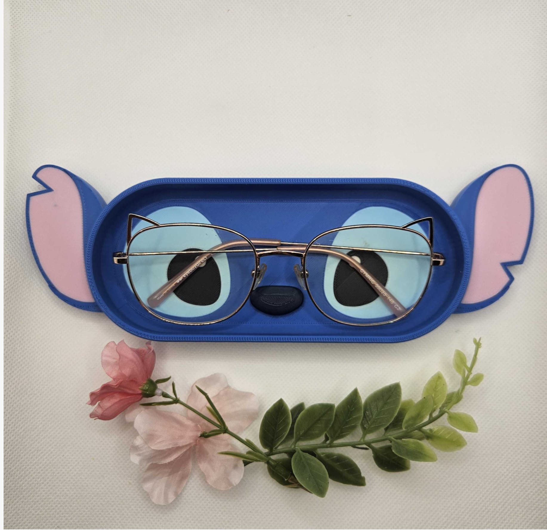 Colorful glasses holders