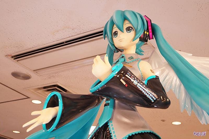 Hatsune Miku Opens Temporary Shop In Tokyo Airport Miku Miku Hockey Hatsune Miku Project Diva F