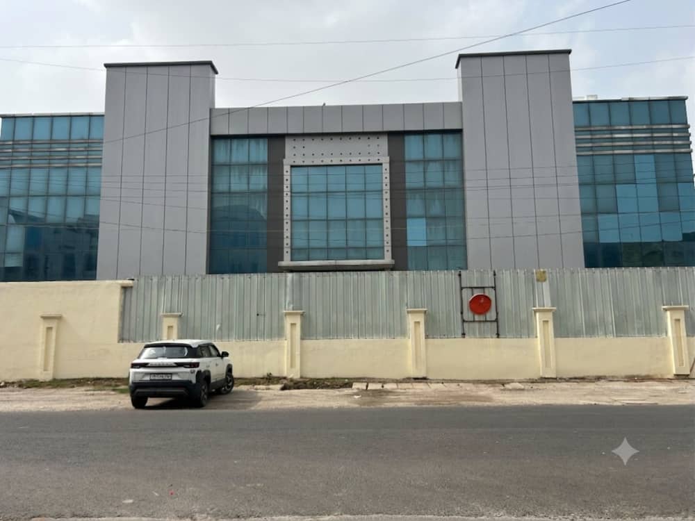 1 Lac Square Feet Industrial Factory for Rent in Sector 63
