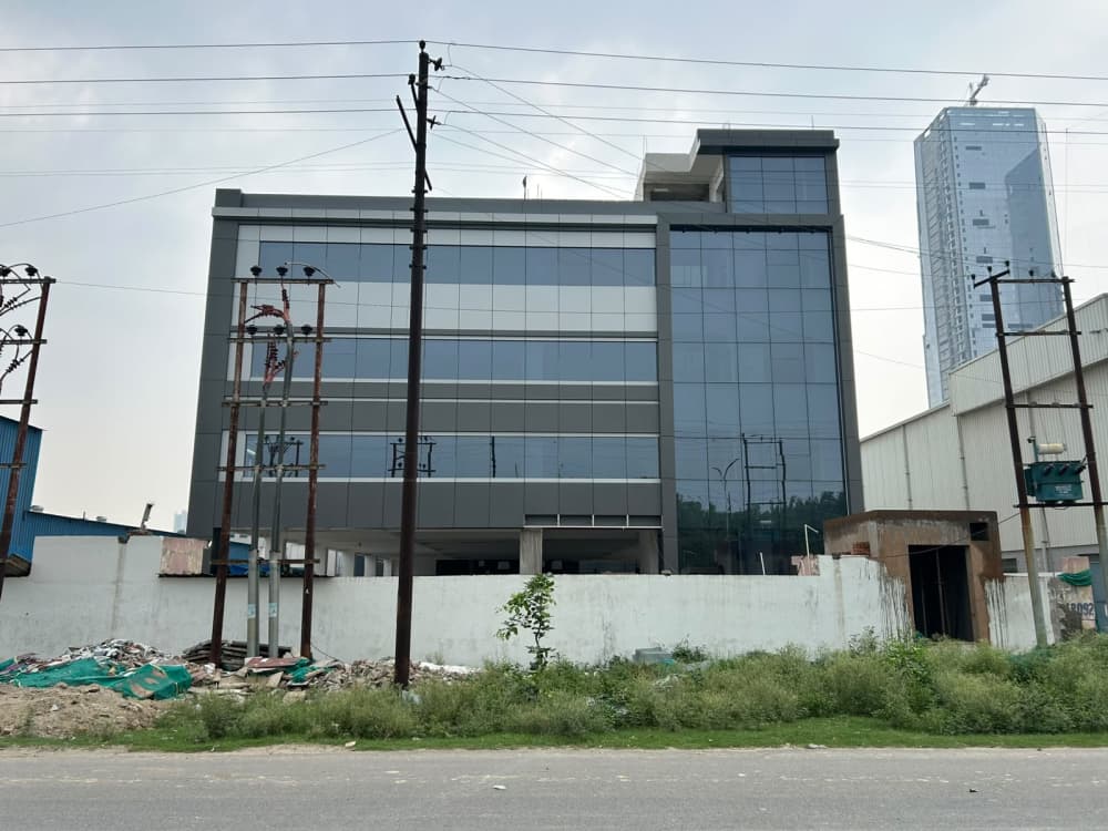 30,000 to 1 Lac Square Feet IT/Industrial Building for Rent in Sector 140
