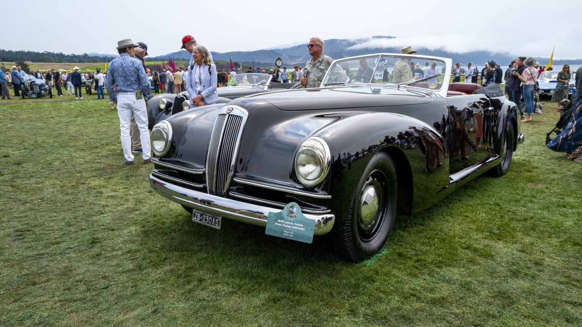 Image of classic car at the 2021 Pebble Beach Concours dElegance.