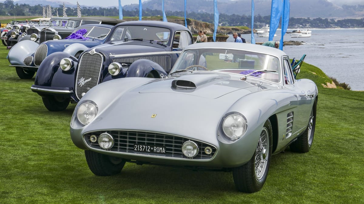 Image of classic car at the 2021 Pebble Beach Concours dElegance.