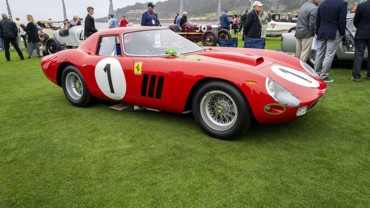 Image of classic car at the 2021 Pebble Beach Concours dElegance.