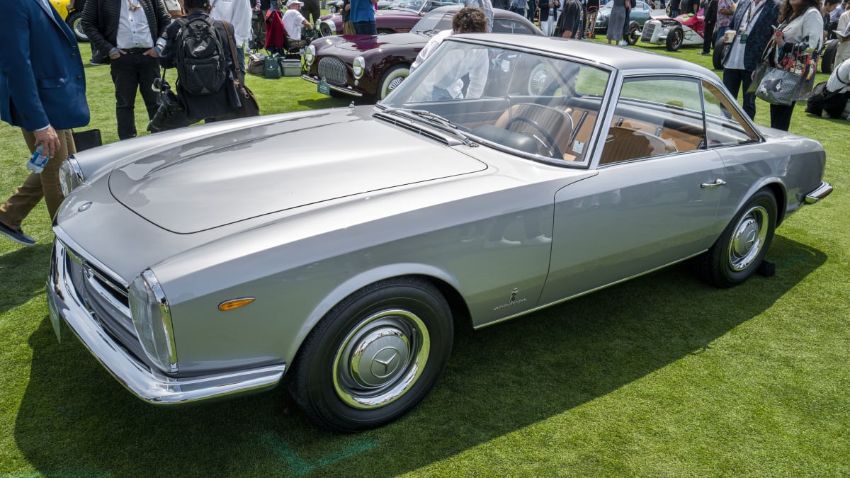 Image of classic car at the 2021 Pebble Beach Concours dElegance.
