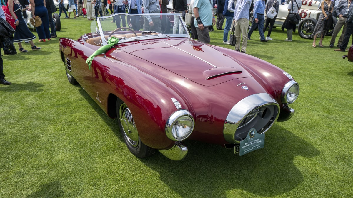 Image of classic car at the 2021 Pebble Beach Concours dElegance.