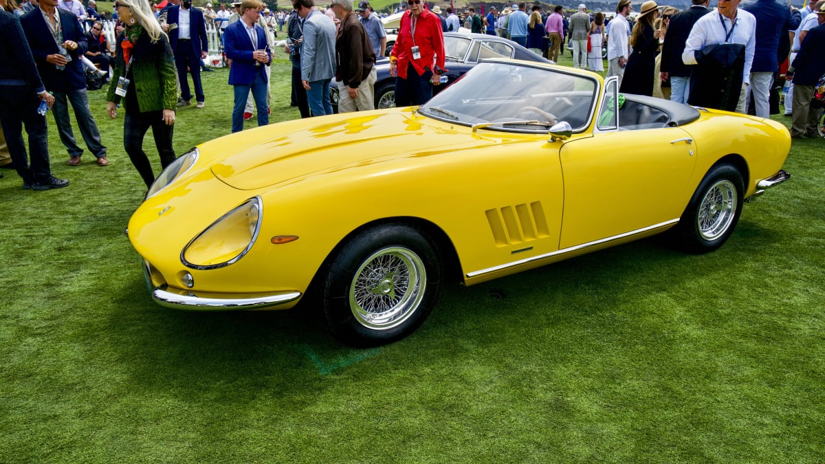 Image of classic car at the 2021 Pebble Beach Concours dElegance.