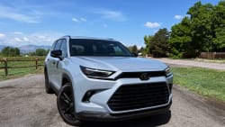 Exterior front of the Toyota Grand Highlander