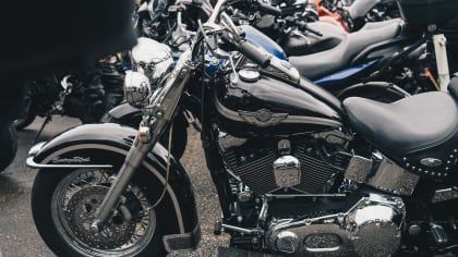 Lots of Harley Davidson motorcycles lined up outside a restaurant