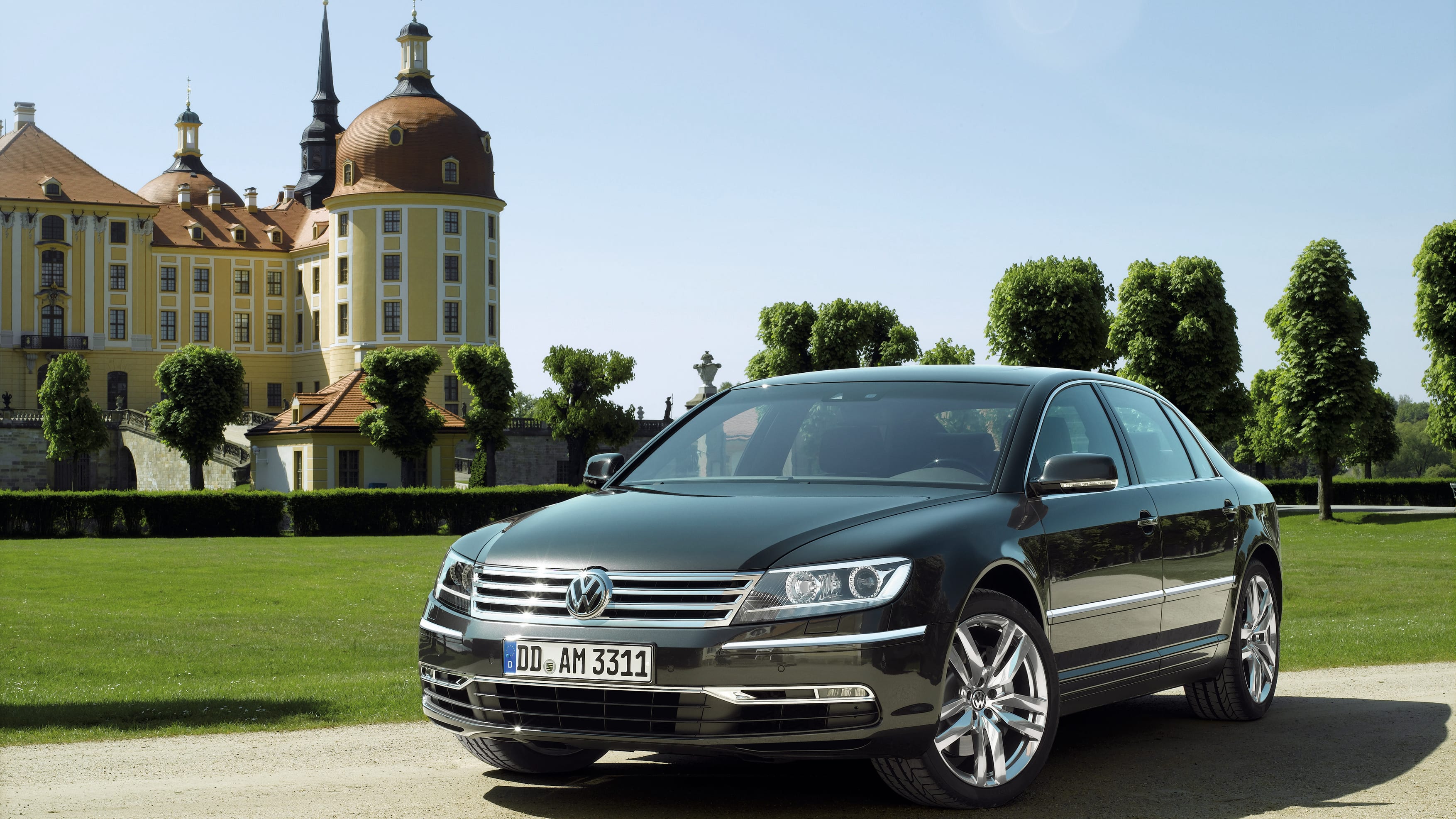 Volkswagen Phaeton parked building church dome