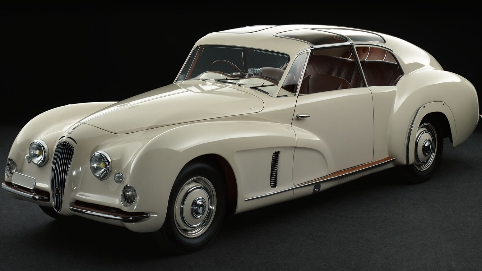 image of the car featured on the cover of the book "Lost Beauties - 50 Cars That Time Forgot"