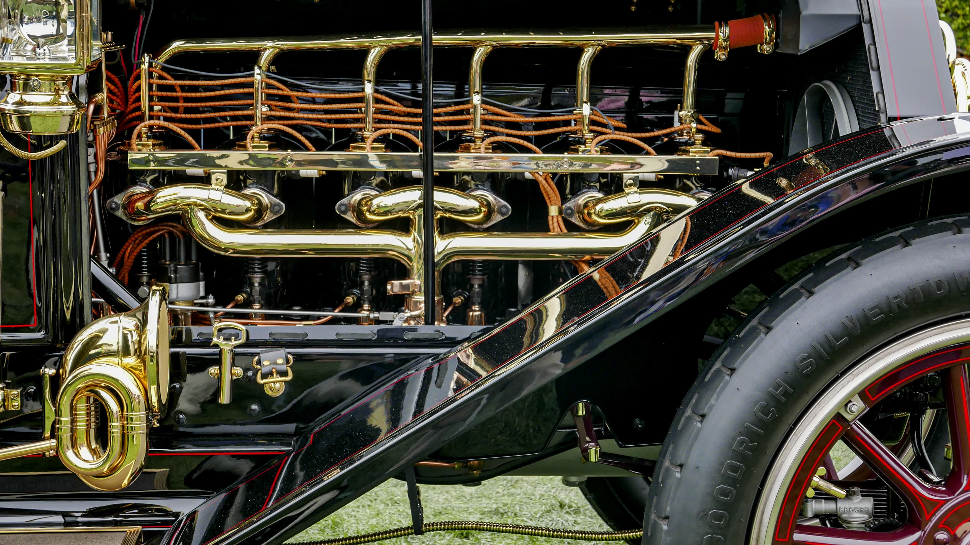 Image of classic car at the 2021 Pebble Beach Concours dElegance.