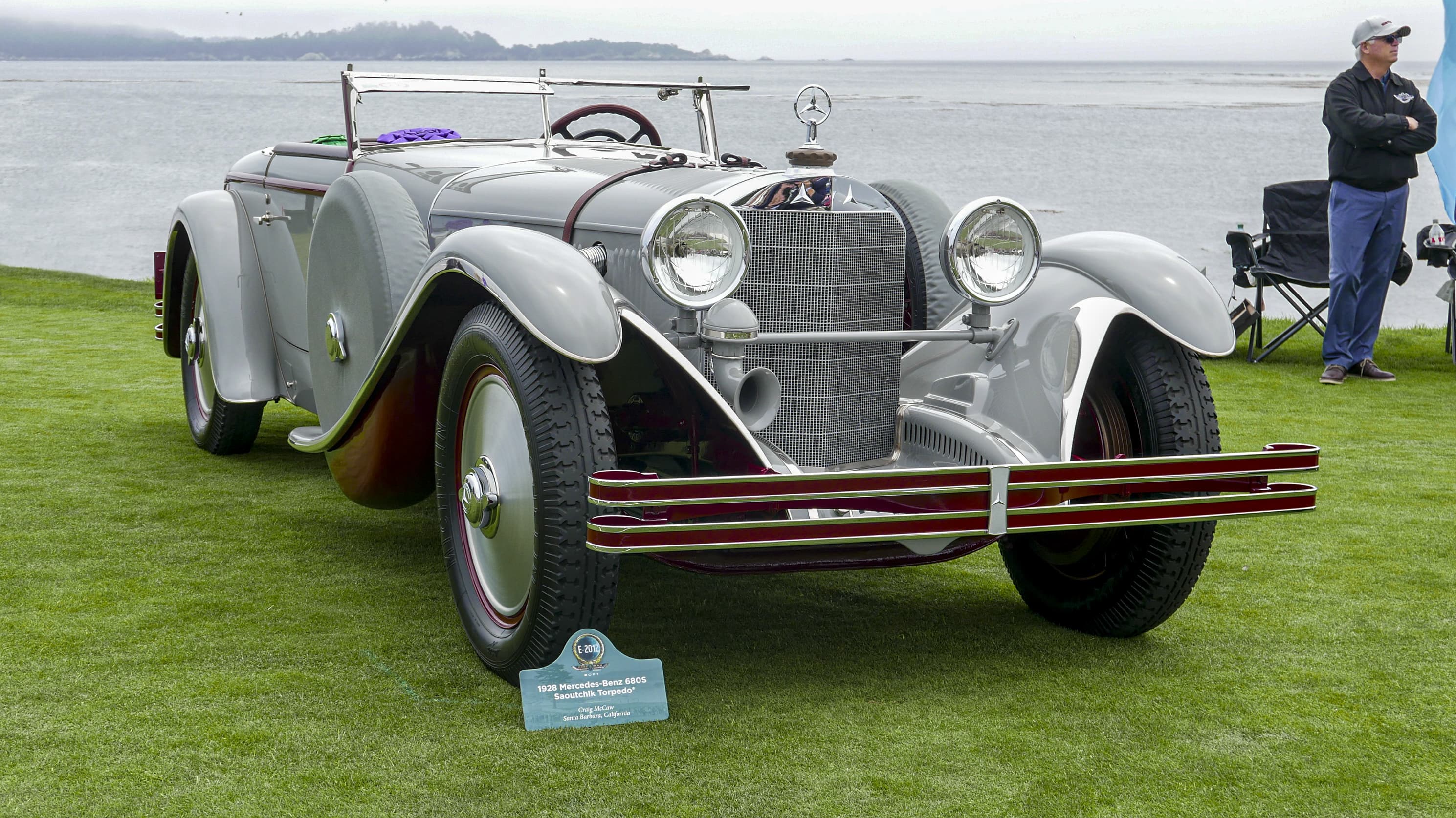 Image of classic car at the 2021 Pebble Beach Concours dElegance.