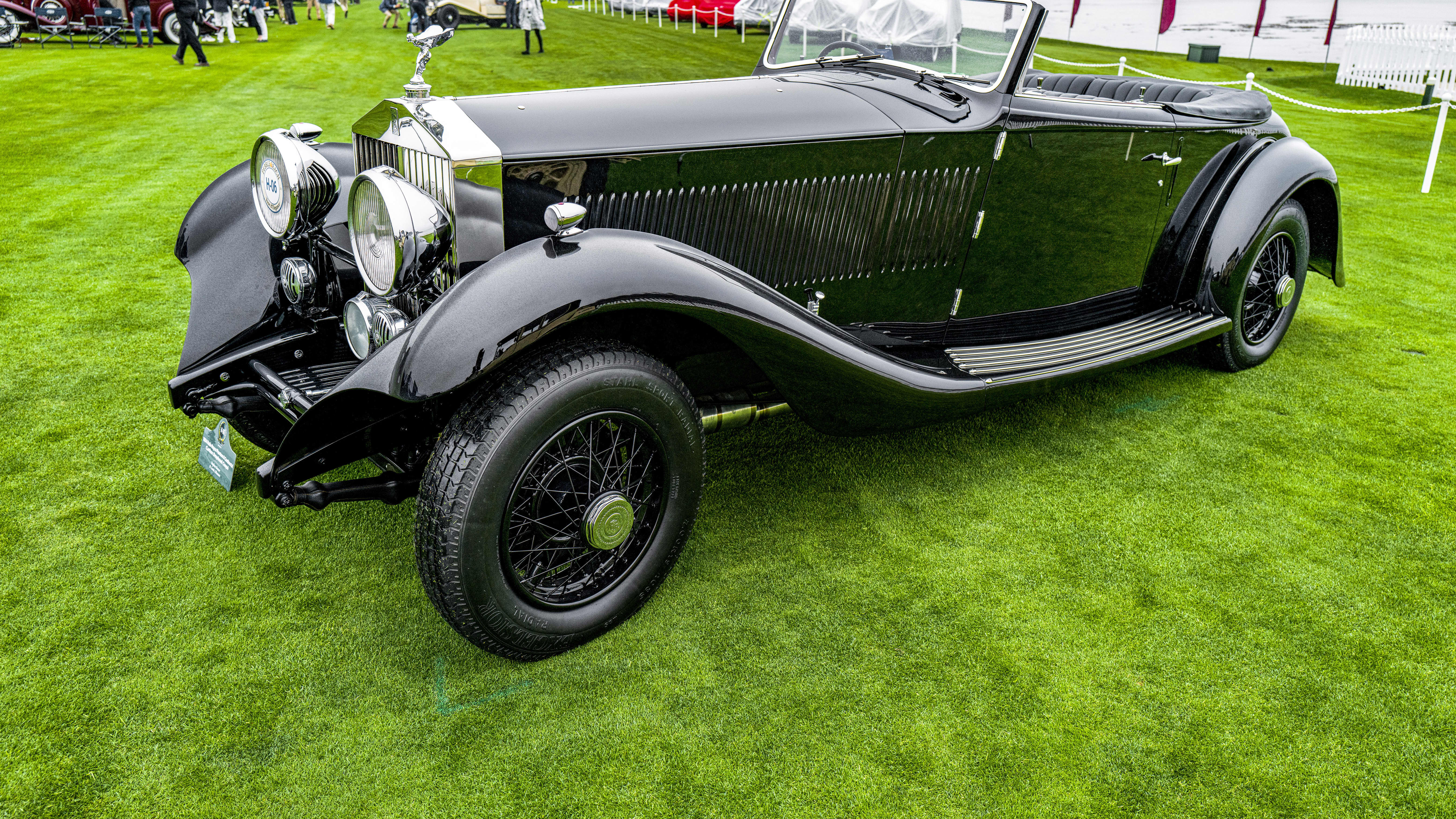 Image of classic car at the 2021 Pebble Beach Concours dElegance.
