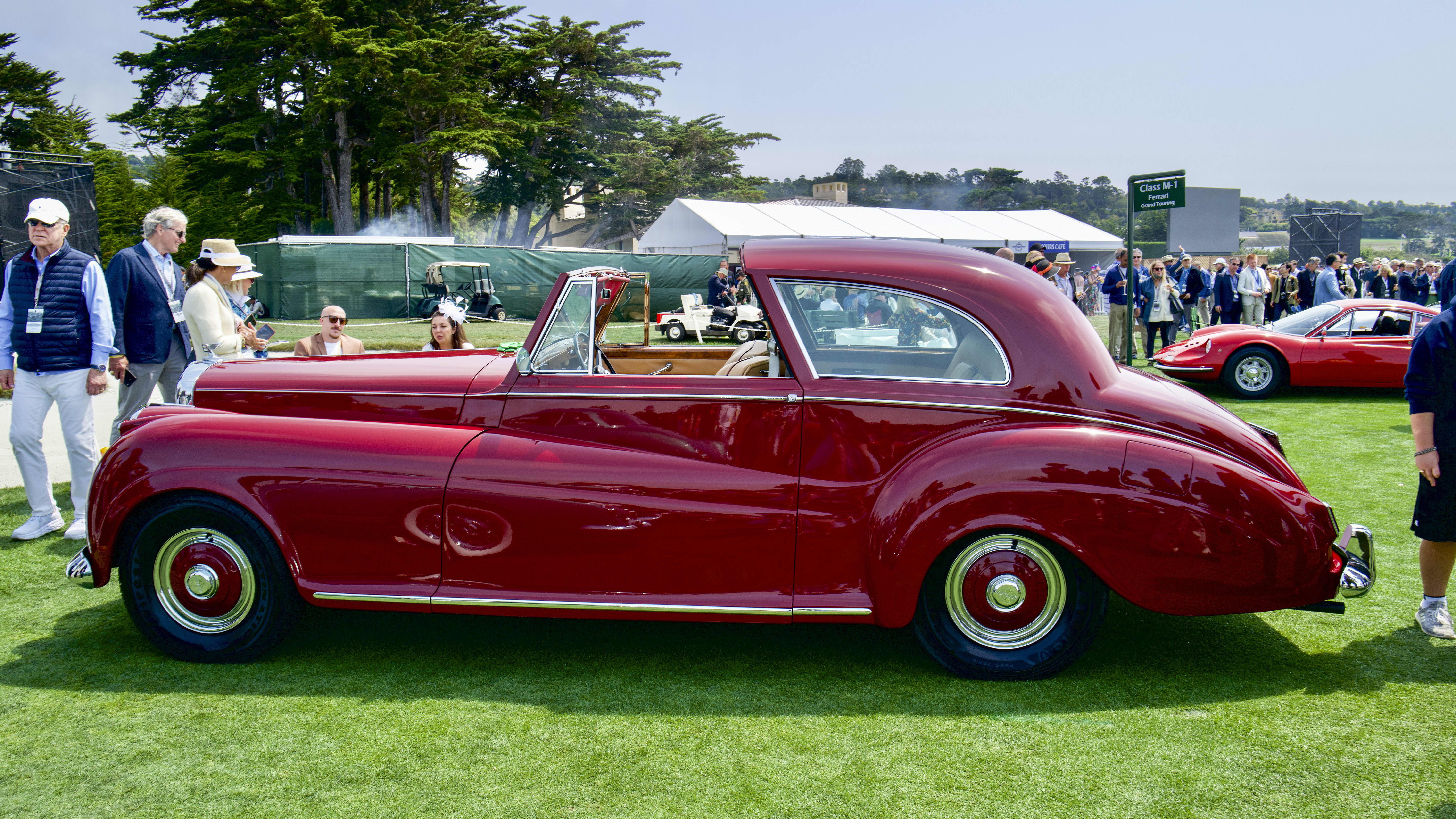Image of classic car at the 2021 Pebble Beach Concours dElegance.