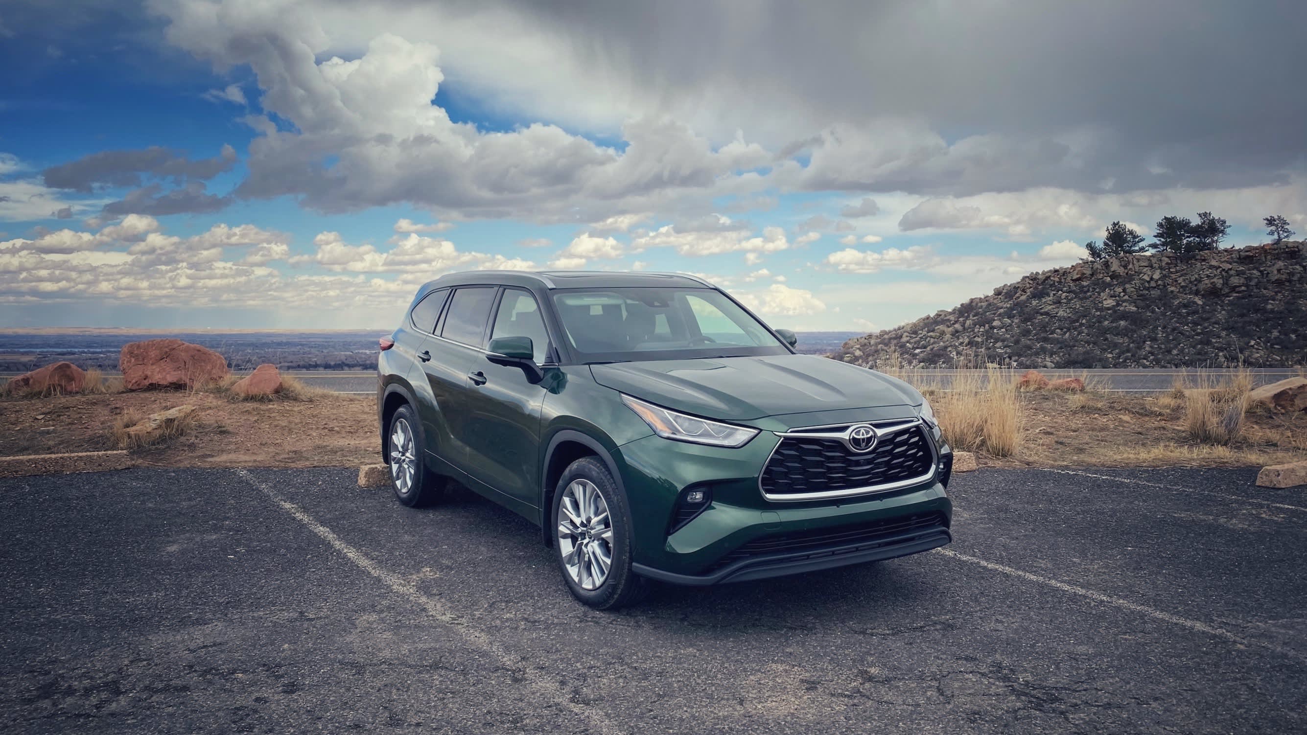 A 2023 Toyota Highlander Limited, as seen from the front with a bit of the right side visible.