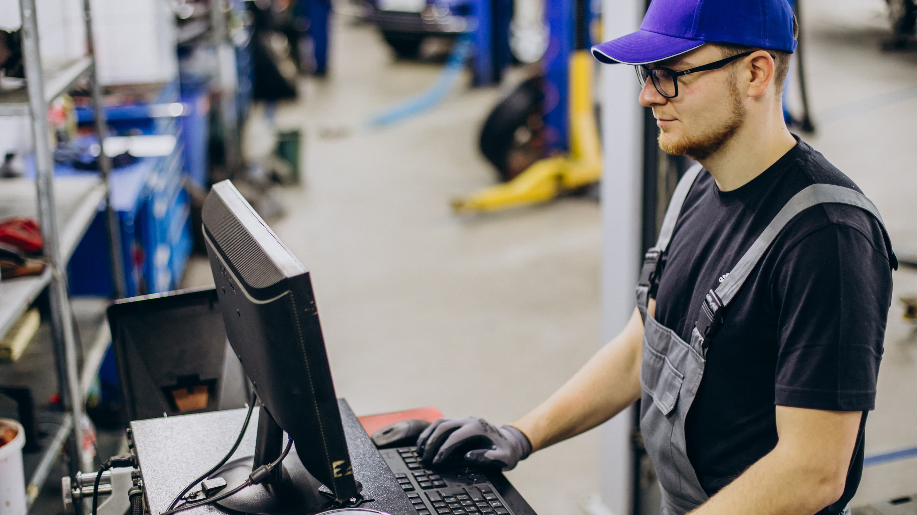 vehicle mechanic working by computer