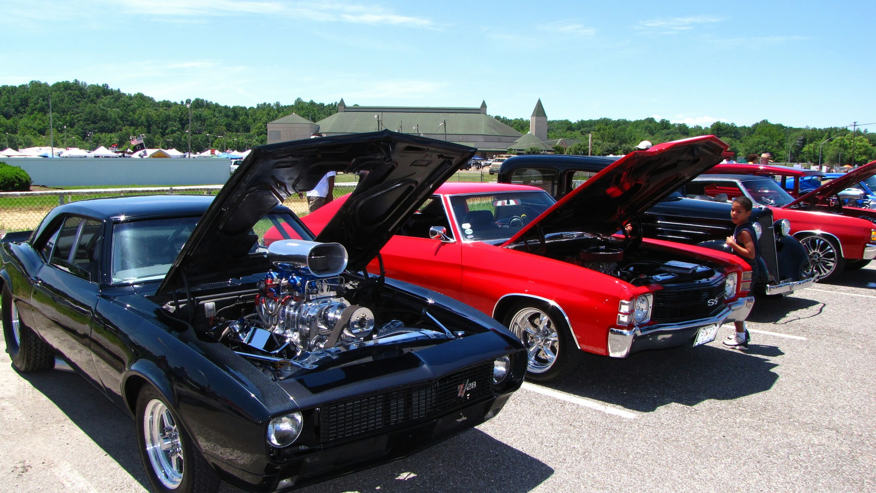 image of a car show