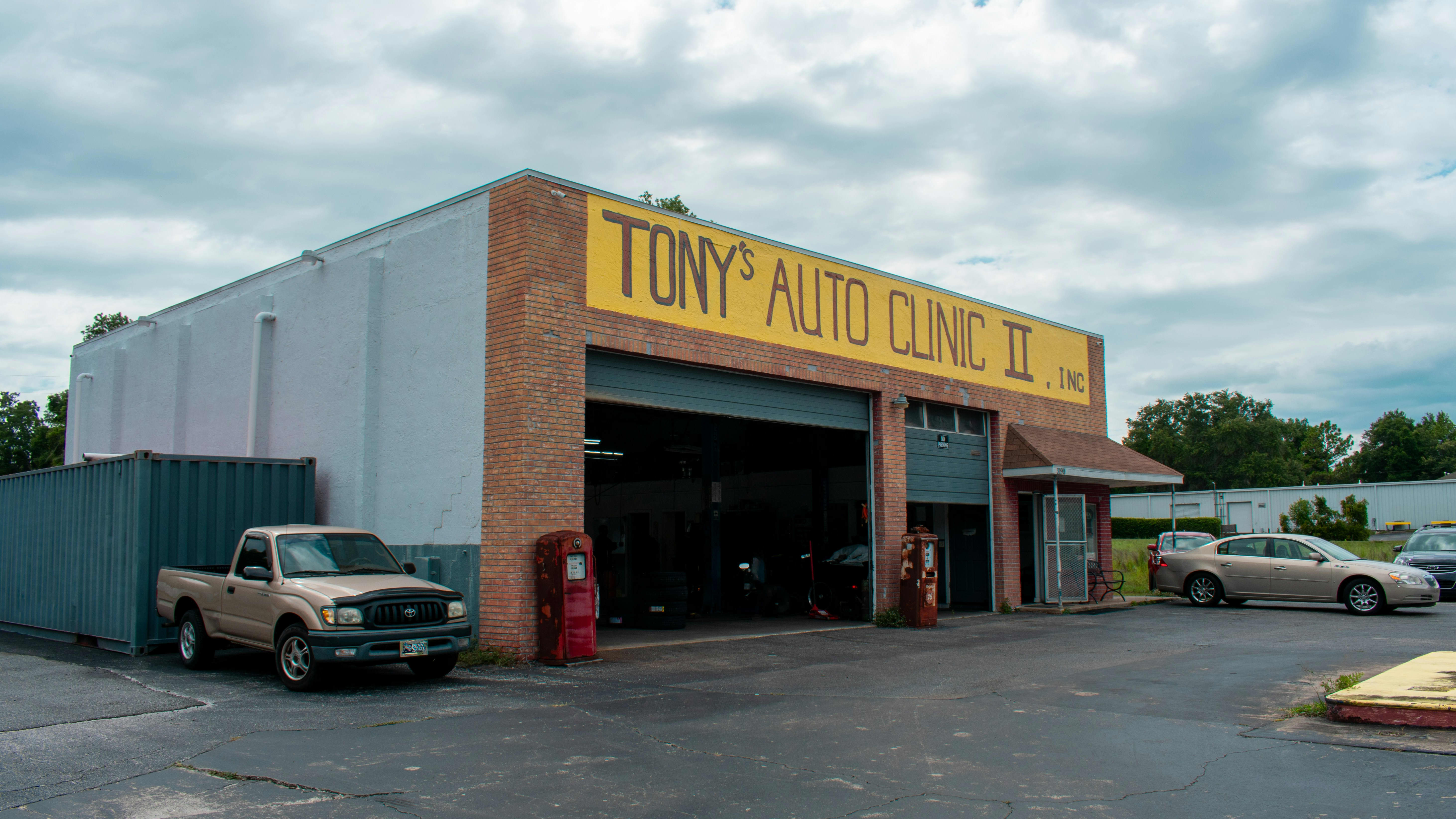 image of a car shop