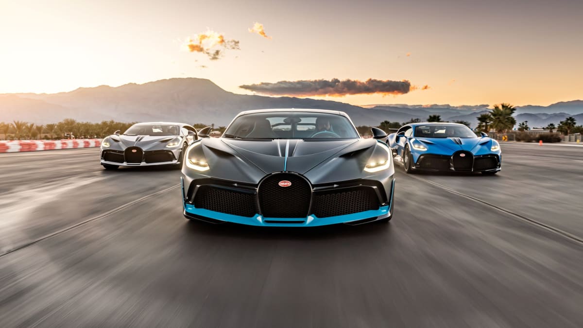 Shortly before their delivery, the three US Divo customer vehicles meet at the racetrack “The Thermal Club” in Palm Desert, California. © Robert Grubbs Photography