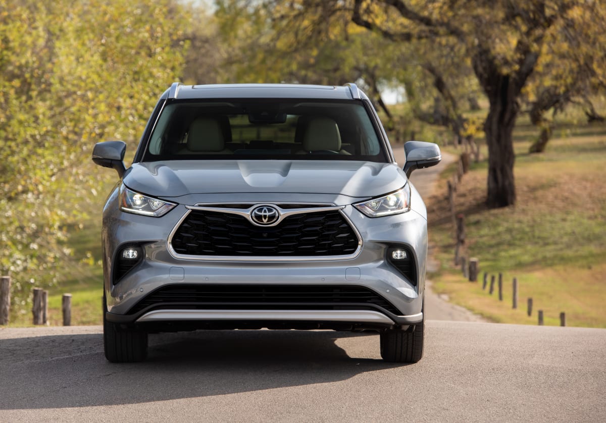 2020 Toyota Highlander Platinum V6 AWD front