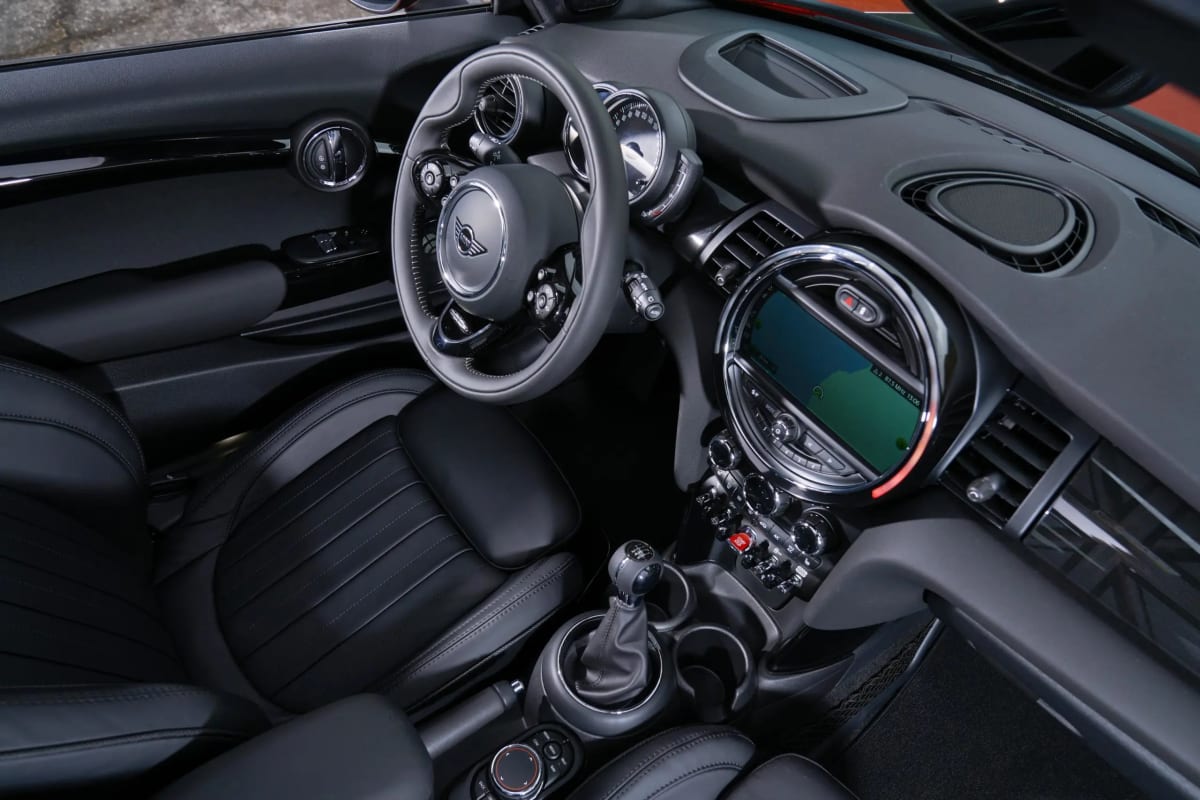 2021 MINI Cooper S will have a manual transmission available