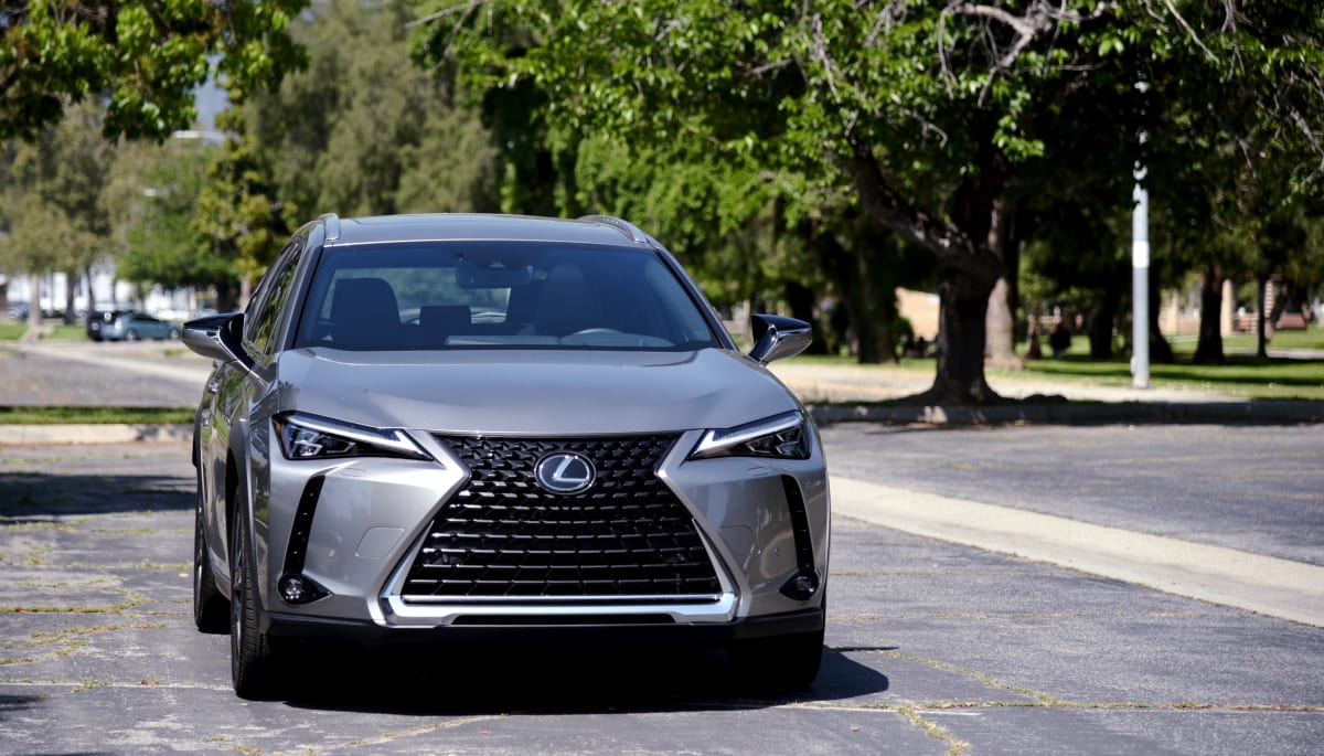 Lexus UX 200 front