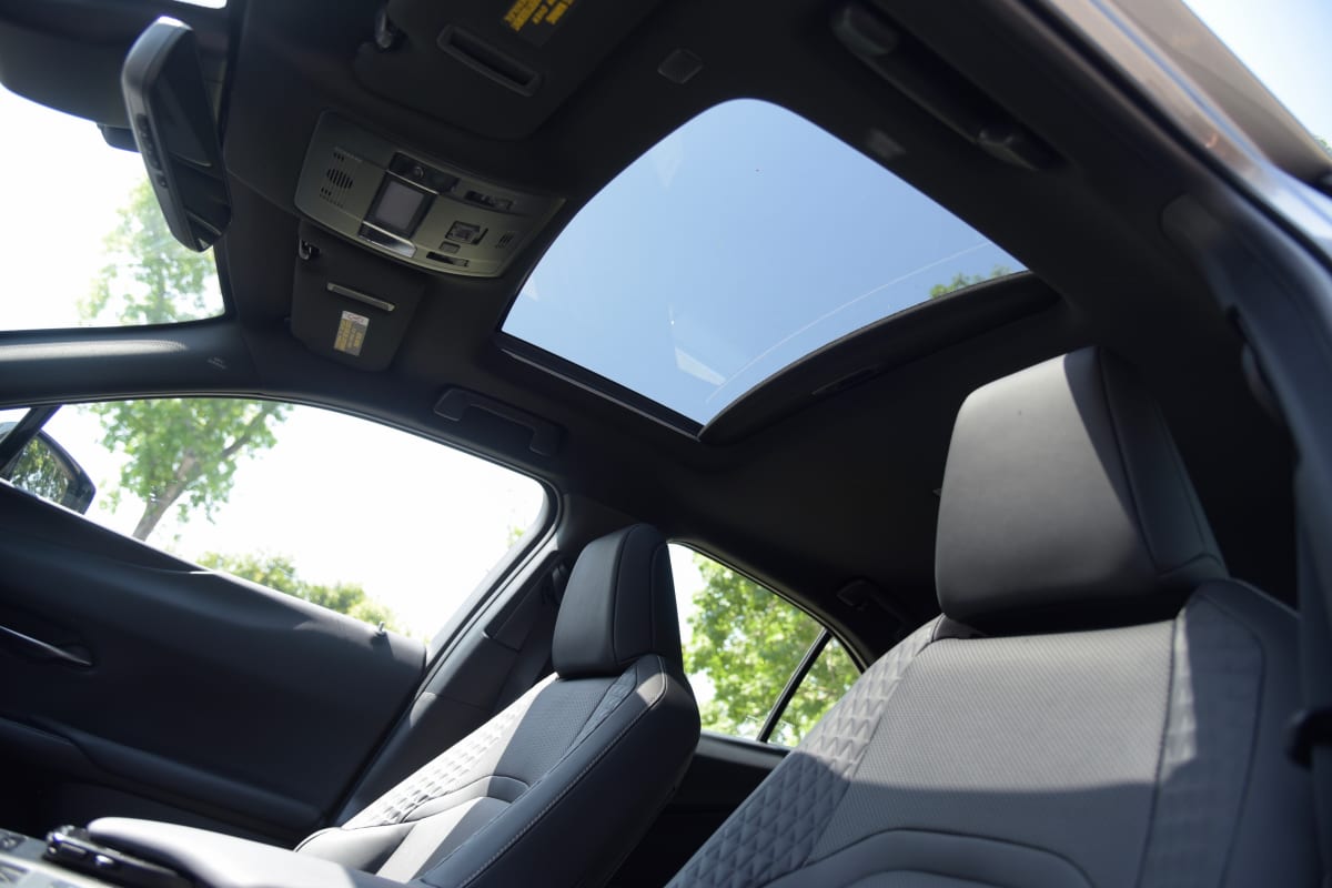 Lexus UX 200 interior