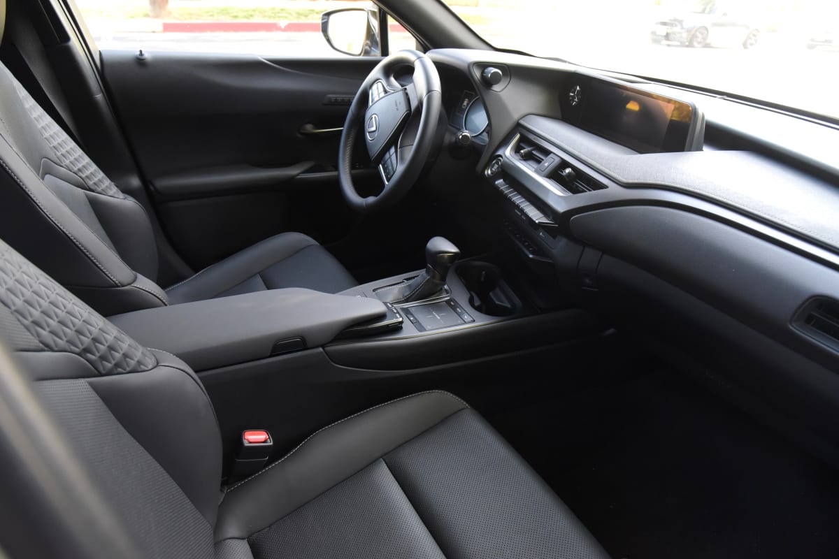 Lexus UX 200 interior