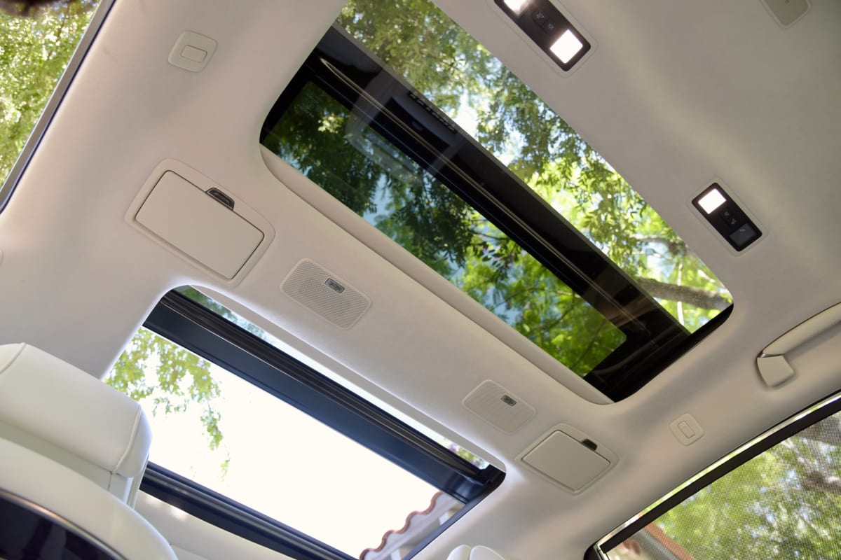 The Lexus LS 500 4-Door Sedan lets you see the sky thanks to dual sunroofs.