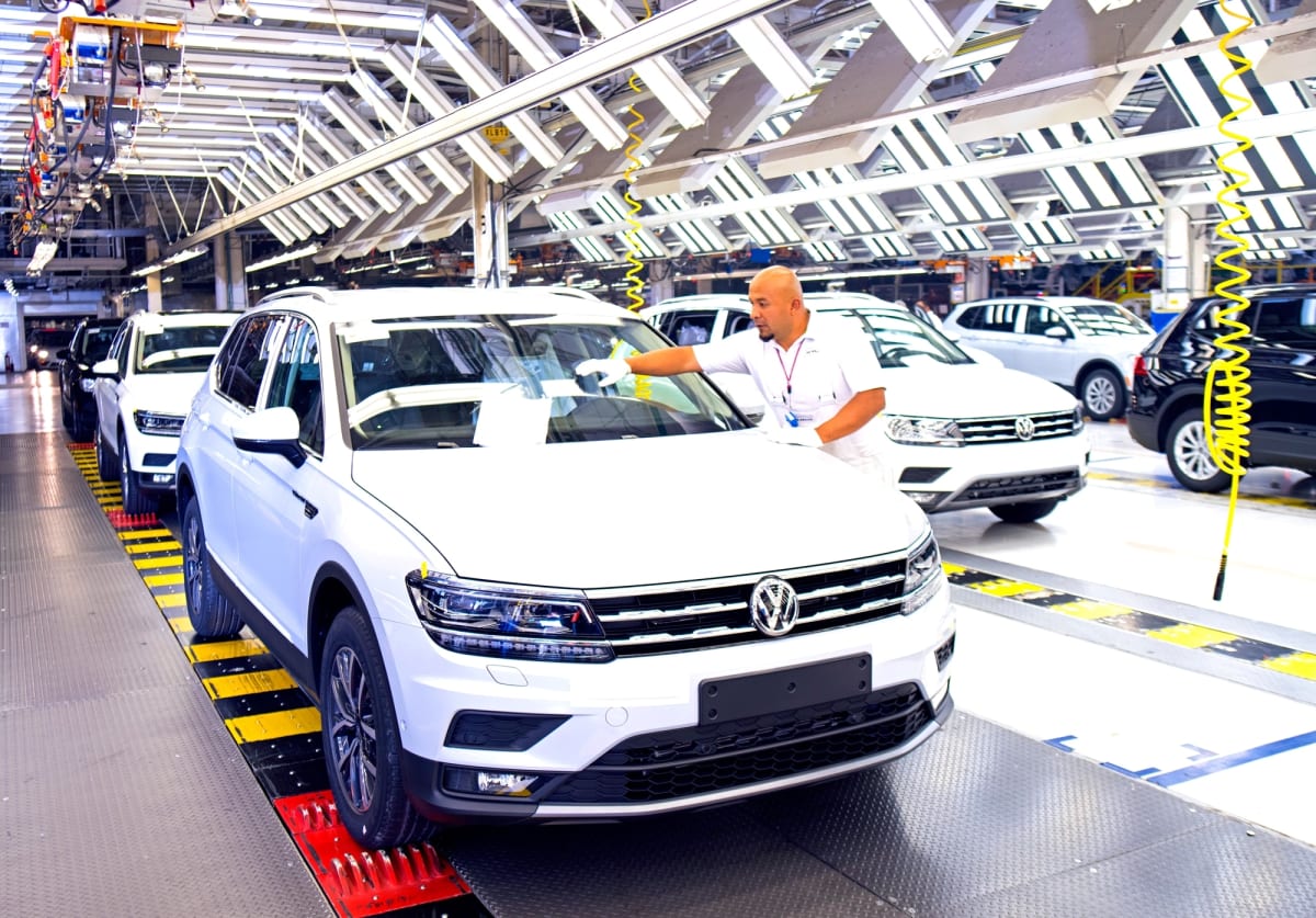 Assembly of the VW Tiguan at the Puebla plant.