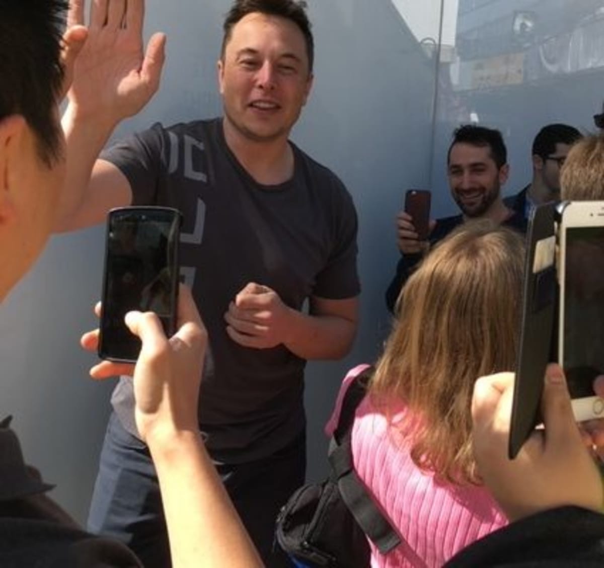 High-fives from Elon Musk (Daniel Mayeda)