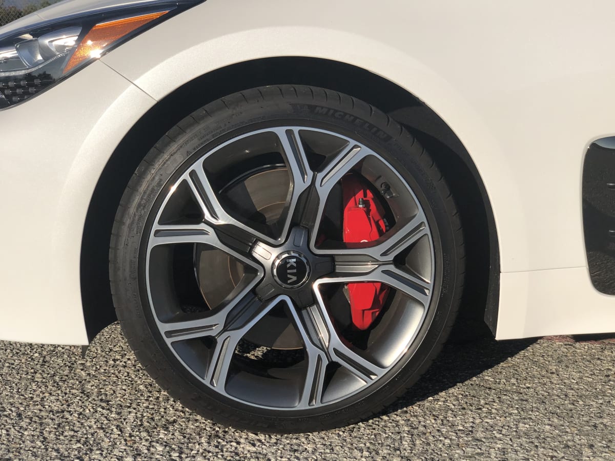 The red calipers actually look good on the Stinger.